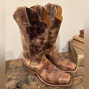 Never worn Justin Bent Rail Women's Size 7B Cowgirl Boots BRL122  Distressed